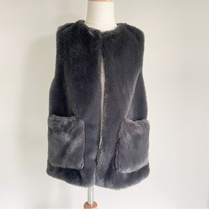 Zara Girls Charcoal Gray Faux Fur Vest with pockets- Size 8-9